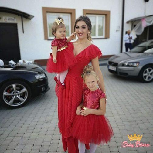 Ekskluzywna czerwona sukienka – mama