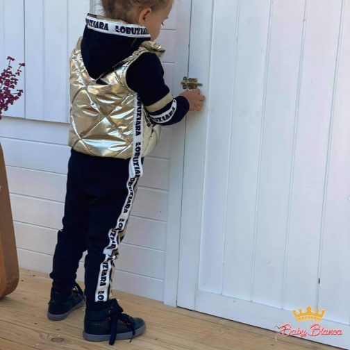 Tracksuit with a gold stripe
